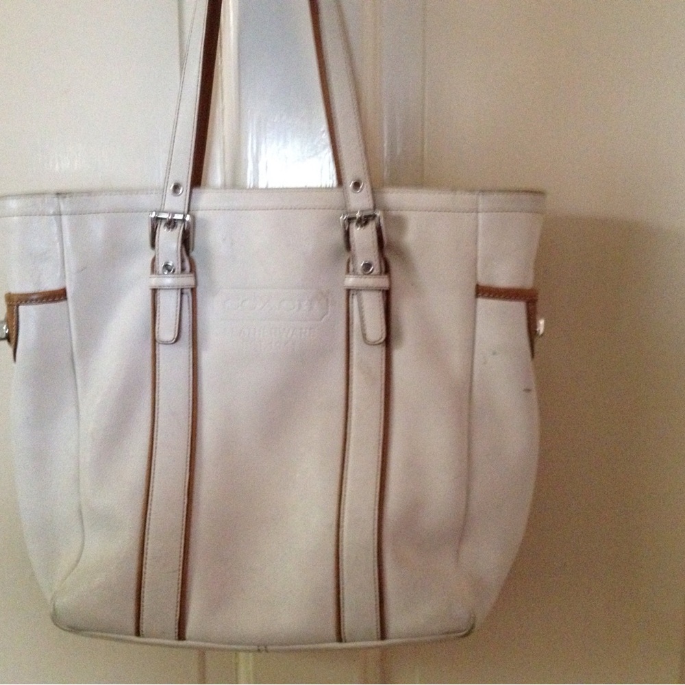 Coach White Leather Tote with Structured Design